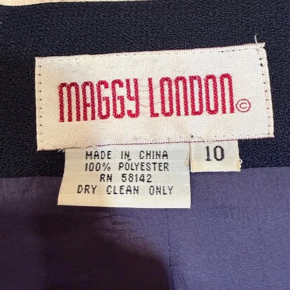 🔥Maggy London Women’s Navy & White Striped Cropped Jacket Size 10 EUC🔥 - Picture 5 of 5